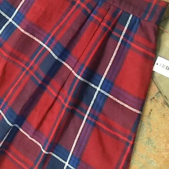 Old Navy red plaid miniskirt - Picture 5 of 13